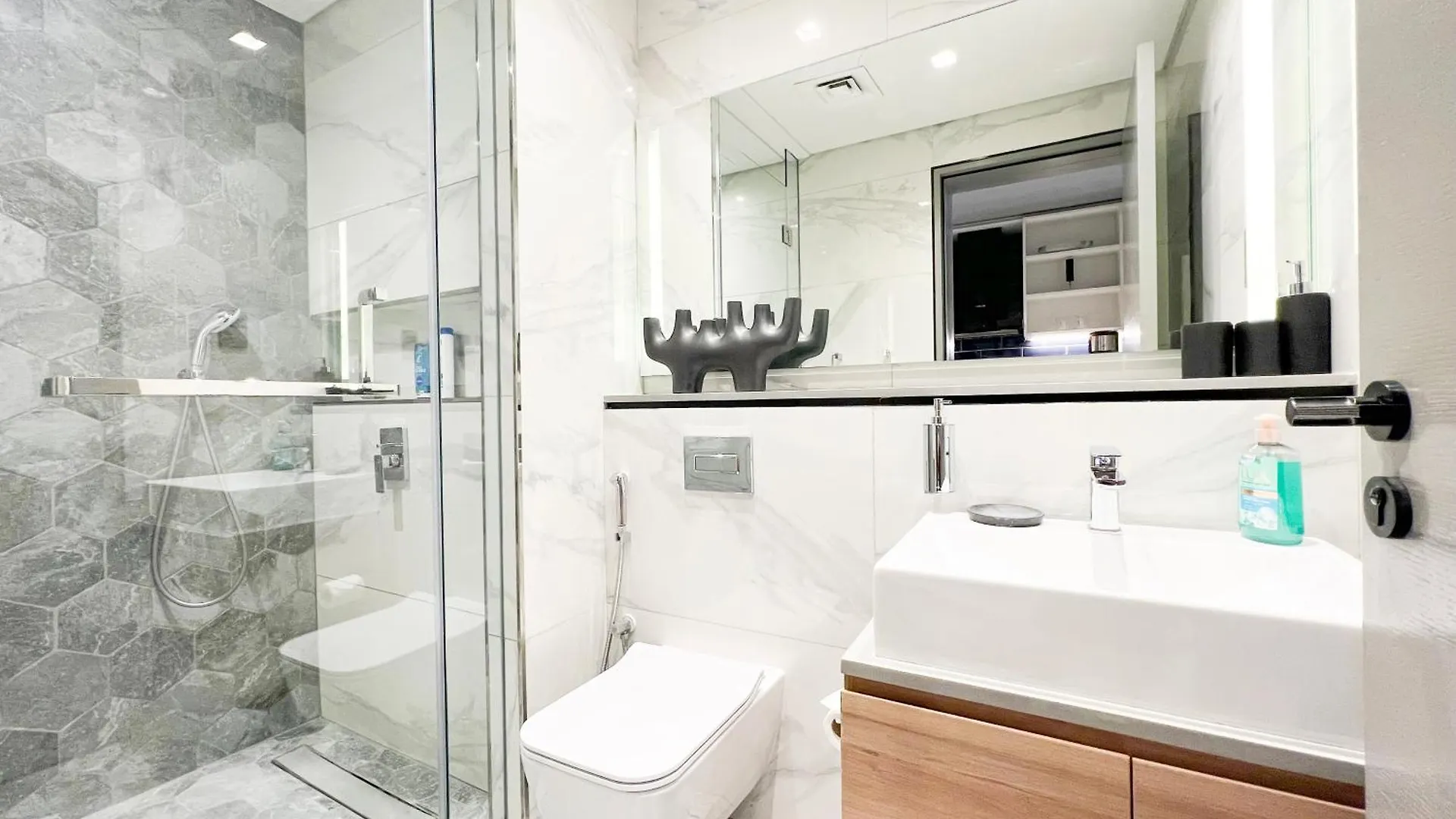 Mag318, Modern Studio Apartment With Great Amenities And Canal View, 5Min Walk To Dubai Mall 0*,  Verenigde Arabische Emiraten